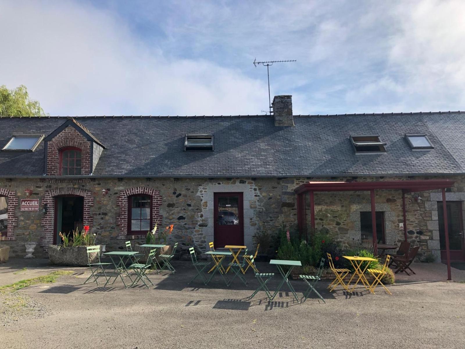 Hotel Les Voisins Beaucemaine Ploufragan Exterior foto